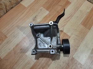 Кронштейн кондиционера 2KDFTV  G7 TOYOTA Hilux 88431-0K020