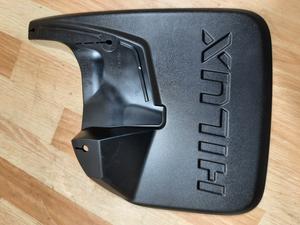 Брызговик передний правый G8 TOYOTA HiluxTOYOTA HiluxTOYOTA Hilux 76621-0K140
