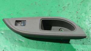Кнопка стеклоподъёмника задняя R L200/5 MITSUBISHI L200 8608A320