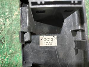 Кнопка стеклоподъёмника передняя R G8 TOYOTA Hilux 74231-0K611
