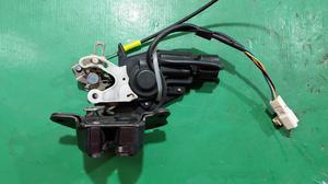 Замок двери багажника F1 TOYOTA Fortuner 69350-0K070