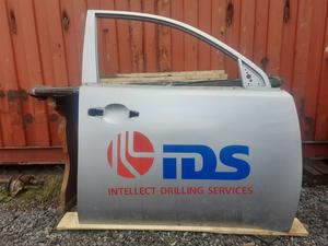 Дверь передняя R L200/4 MITSUBISHI L200 5700B522