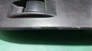 Кнопка стеклоподъёмника задняя R L200/4 MITSUBISHI L200 MR587956