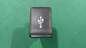 Кнопка адаптер подключения USB L200/5 MITSUBISHI L200 8718A030