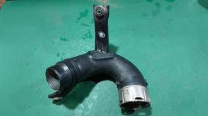 Патрубок интеркулера R G8 TOYOTA HiluxTOYOTA Hilux 17361-0E010