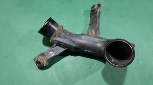 Патрубок интеркулера R G8 TOYOTA Hilux 17361-0L021