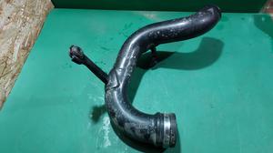 Патрубок интеркулера L G8 TOYOTA Hilux 17362-0L020