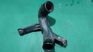 Патрубок интеркулера R G8 TOYOTA Hilux 17361-0L021