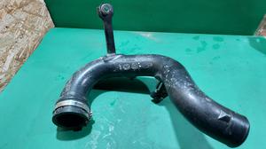 Патрубок интеркулера L G8 TOYOTA Hilux 17362-0L020