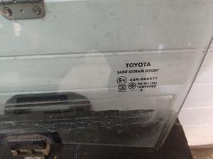 Стекло двери передней L G7 TOYOTA Hilux 68102-0K110