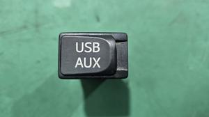 Кнопка адаптер подключения USB AUX TLC200 TOYOTA Land Cruiser 200TOYOTA Land Cruiser 200TOYOTA Land Cruiser 200 86190-48030