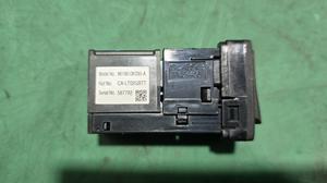 Кнопка адаптер подключения USB AUX G7, G8 TOYOTA HiluxTOYOTA HiluxTOYOTA Hilux 86190-0K030