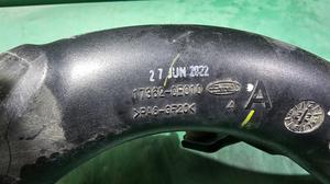 Патрубок интеркулера L G8 TOYOTA Hilux 17362-0E010