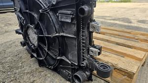 Кассета радиаторов с диффузором Geely Monjaro  2069031600