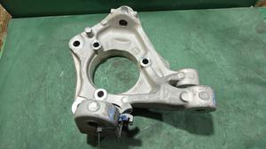 Кулак поворотный правый R JEEP 3.6L Прочие автомобили Прочие марки 68388828AA