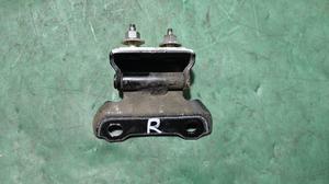 Петля крышки багажника правая R LEXUS RX300 LEXUS RX300 68810-48171