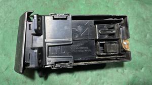 Подстаканник панели правый R G8 TOYOTA Hilux 55620-KK040