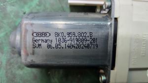 Мотор стеклопоъёмника передний правый R AUDI A6 C7 AUDI A6 8K0959802B