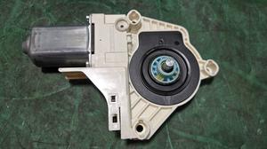 Мотор стеклопоъёмника передний правый R AUDI A6 C7 AUDI A6 8K0959802B