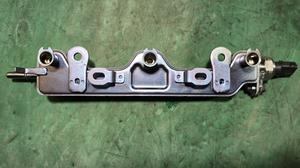 Топливная рампа левая L V35A-FTS LEXUS LX600 LEXUS LX600 23808-70020