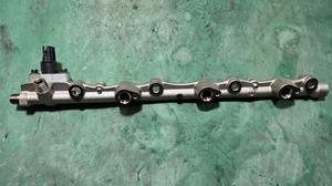 Топливная рампа правая R V35A-FTS LEXUS LX600 LEXUS LX600 23807-70090