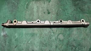 Топливная рампа левая L V35A-FTS LEXUS LX600 LEXUS LX600 23808-70040