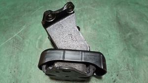 Подушка двигателя левая L 1VD-FTV Toyota Hiace TOYOTA Hiace 12362-11320