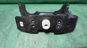 Кронштейн АКПП центральный V35A-FTS TLC300
