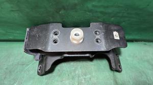 Кронштейн АКПП центральный V35A-FTS TLC300 TOYOTA Land Cruiser 300 12371-70130