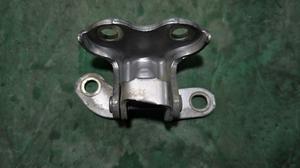 Петля двери задней правой R верхняя G8 TOYOTA Hilux 68750-0D030
