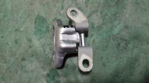 Петля двери задней правой R верхняя G8 TOYOTA Hilux 68750-0D030