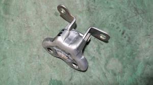 Петля двери задней правой R верхняя G8 TOYOTA Hilux 68750-0D030
