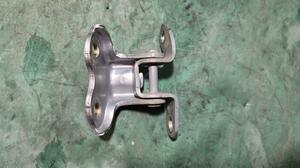 Петля двери задней левой L верхняя G8 TOYOTA Hilux 68760-0D030