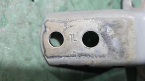 Петля двери передней левой L верхняя G8 TOYOTA Hilux 68720-0D050