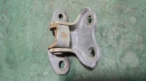 Петля двери передней левой L нижняя G8 TOYOTA Hilux 68740-02100