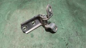 Петля двери задней левой L нижняя G8 TOYOTA Hilux 68780-0D030