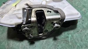 Замок двери передней правой R G8 TOYOTA Hilux 69030-02600