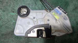Замок двери передней левой L G8 TOYOTA Hilux 69040-02450