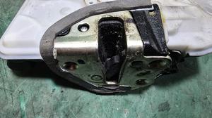 Замок двери передней левой L G8 TOYOTA Hilux 69040-02450