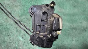 Замок двери передней левой L G8 TOYOTA Hilux 69040-02450