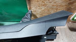 Консоль салона центральная МКПП G8 TOYOTA Hilux 58810-KK130-C0
