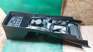 Консоль салона центральная МКПП G8 TOYOTA Hilux 58810-KK130-C0