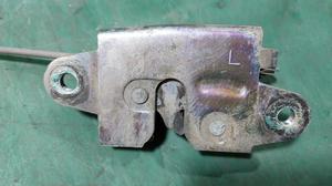 Замок борта левый L G8 TOYOTA Hilux 65790-0K010