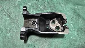 Кронштейн опоры двигателя 1GD-FTV правый R TLC Prado250 TOYOTA Land Cruiser Prado 250 12311-35060