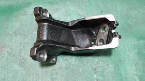 Кронштейн опоры двигателя 1GD-FTV левый L TLC Prado250 TOYOTA Land Cruiser Prado 250 12315-35050