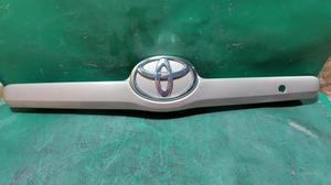 Накладка крышки багажника CAMRY V40
