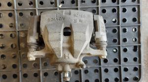 Суппорт передний правый R TOYOTA Camry 47730-33340