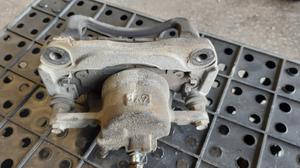 Суппорт передний правый R TOYOTA Camry 47730-33340
