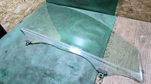 Стекло двери передней правой R TOYOTA Camry 68101-33130