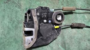 Замок двери задней правой R TOYOTA Camry 69050-33120